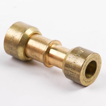 Conector reductor de latón 8/6.5 L-R L13000656 CKD155050